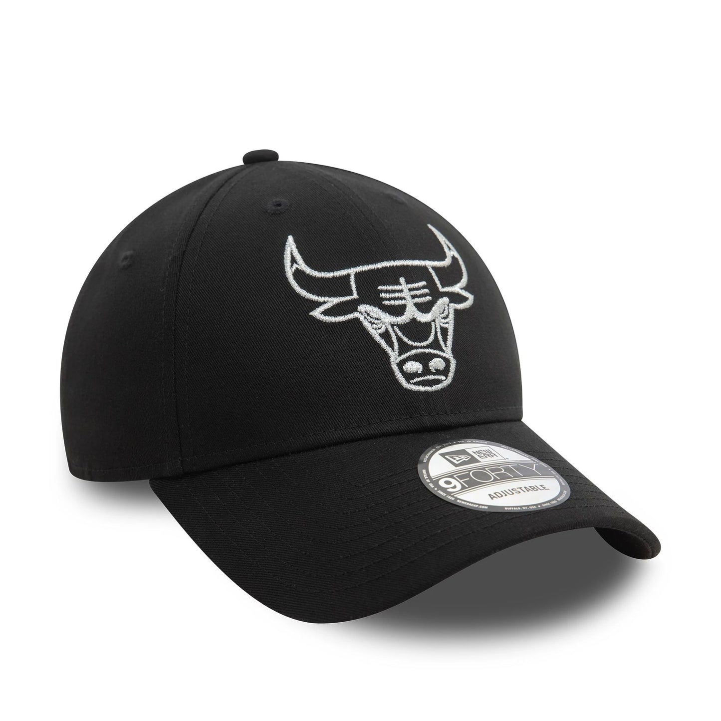 This is a Chicago Bulls Metallic Outline Black 9FORTY Adjustable Cap 4