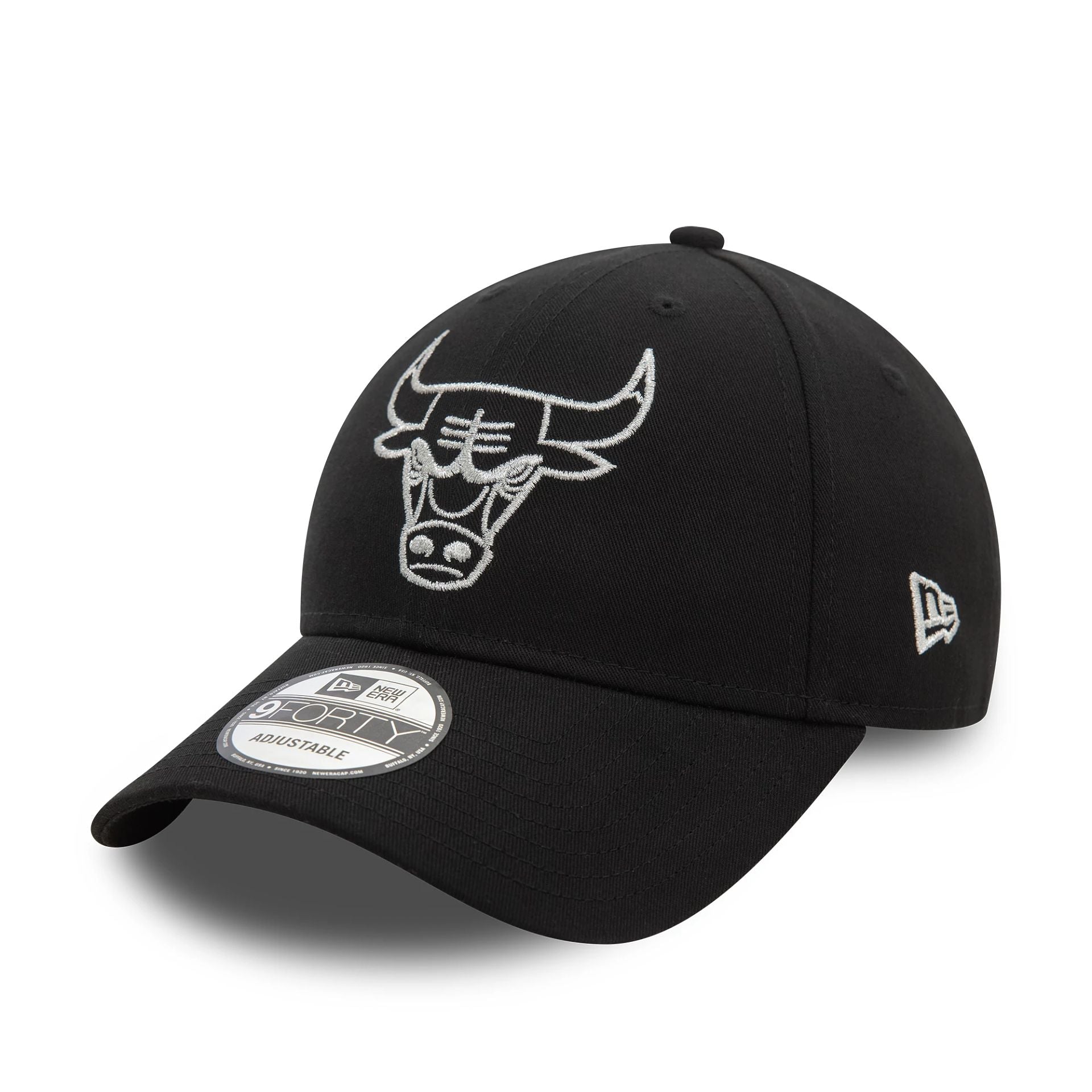 This is a Chicago Bulls Metallic Outline Black 9FORTY Adjustable Cap 1