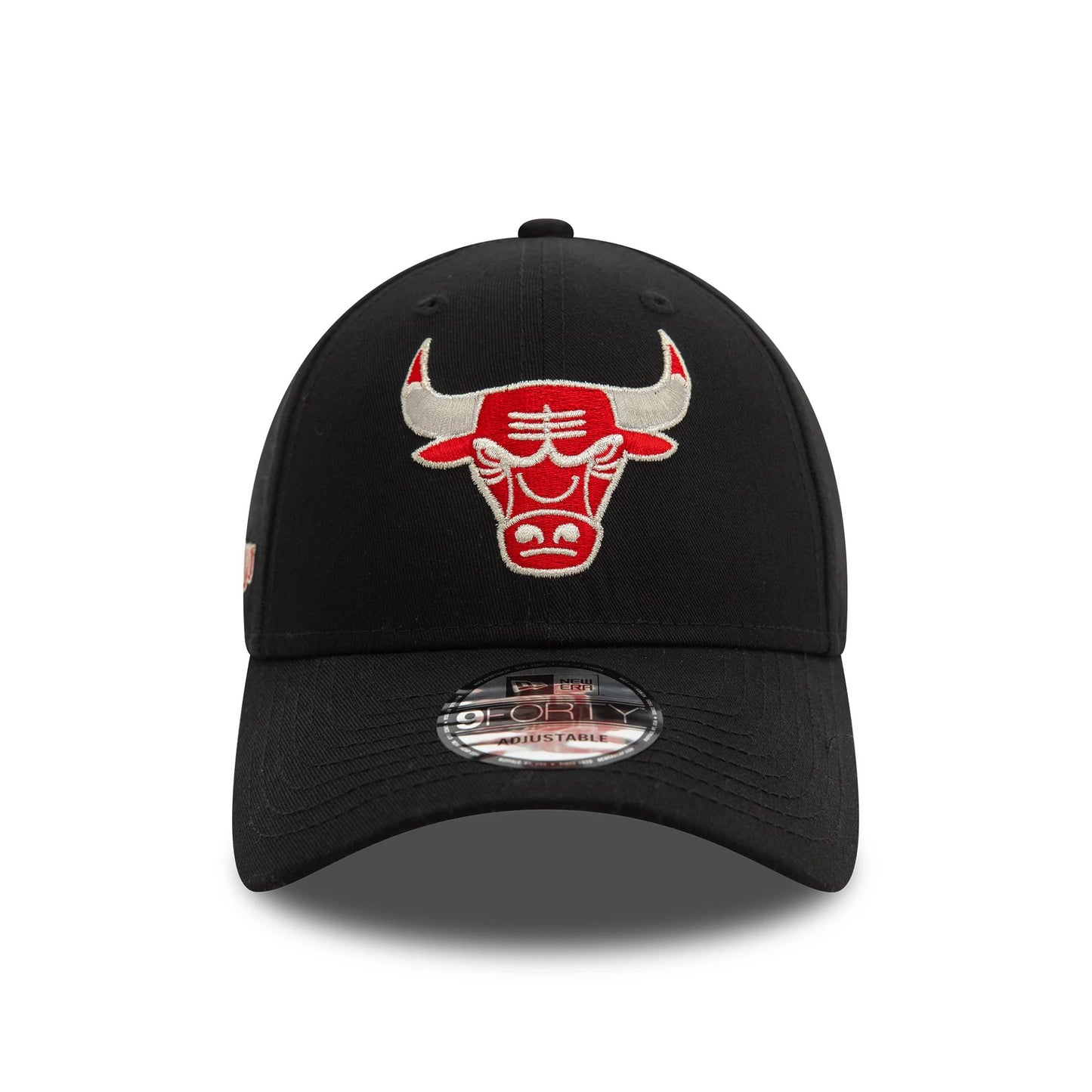 This is a Chicago Bulls NBA Metallic Black 9FORTY Adjustable Cap 2