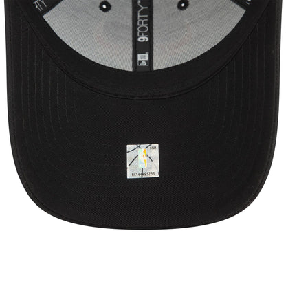 This is a Chicago Bulls NBA Metallic Black 9FORTY Adjustable Cap 6