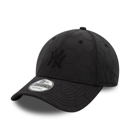 This is a New York Yankees Quilted Black 9FORTY Adjustable Cap 1