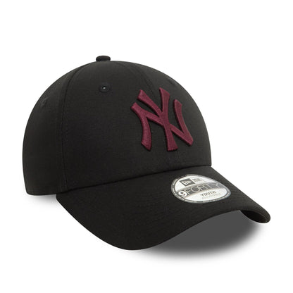 This is a New York Yankees Youth League Essential Black 9FORTY Adjustable Cap 3