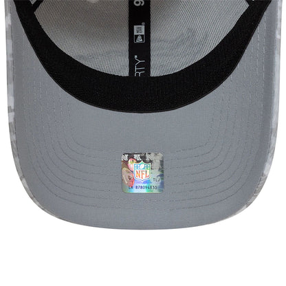 This is a Denver Broncos NFL Salute To Service 2024 White 9FORTY Stretch Snap Adjustable Cap 2