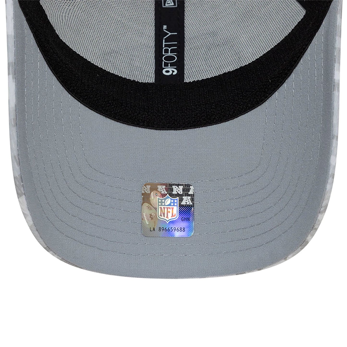 This is a Kansas City Chiefs NFL Salute To Service 2024 White 9FORTY Stretch Snap Adjustable Cap 2