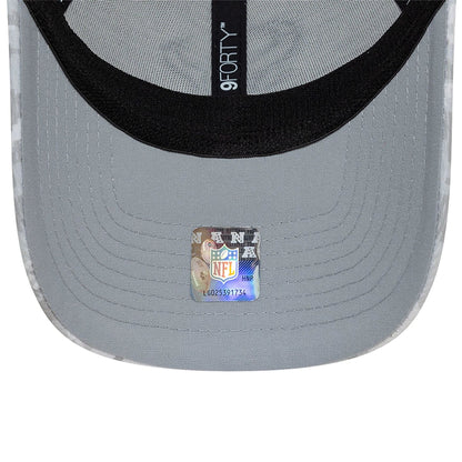 This is a Houston Texans NFL Salute To Service 2024 White 9FORTY Stretch Snap Adjustable Cap 2