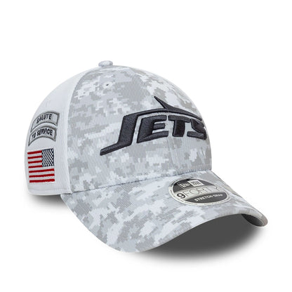 This is a New York Jets NFL Salute To Service 2024 White 9FORTY Stretch Snap Adjustable Cap 1