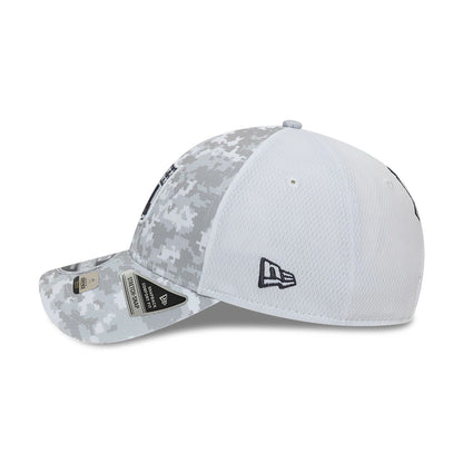 This is a NFL Official Logo NFL Salute To Service 2024 White 9FORTY Stretch Snap Adjustable Cap 6