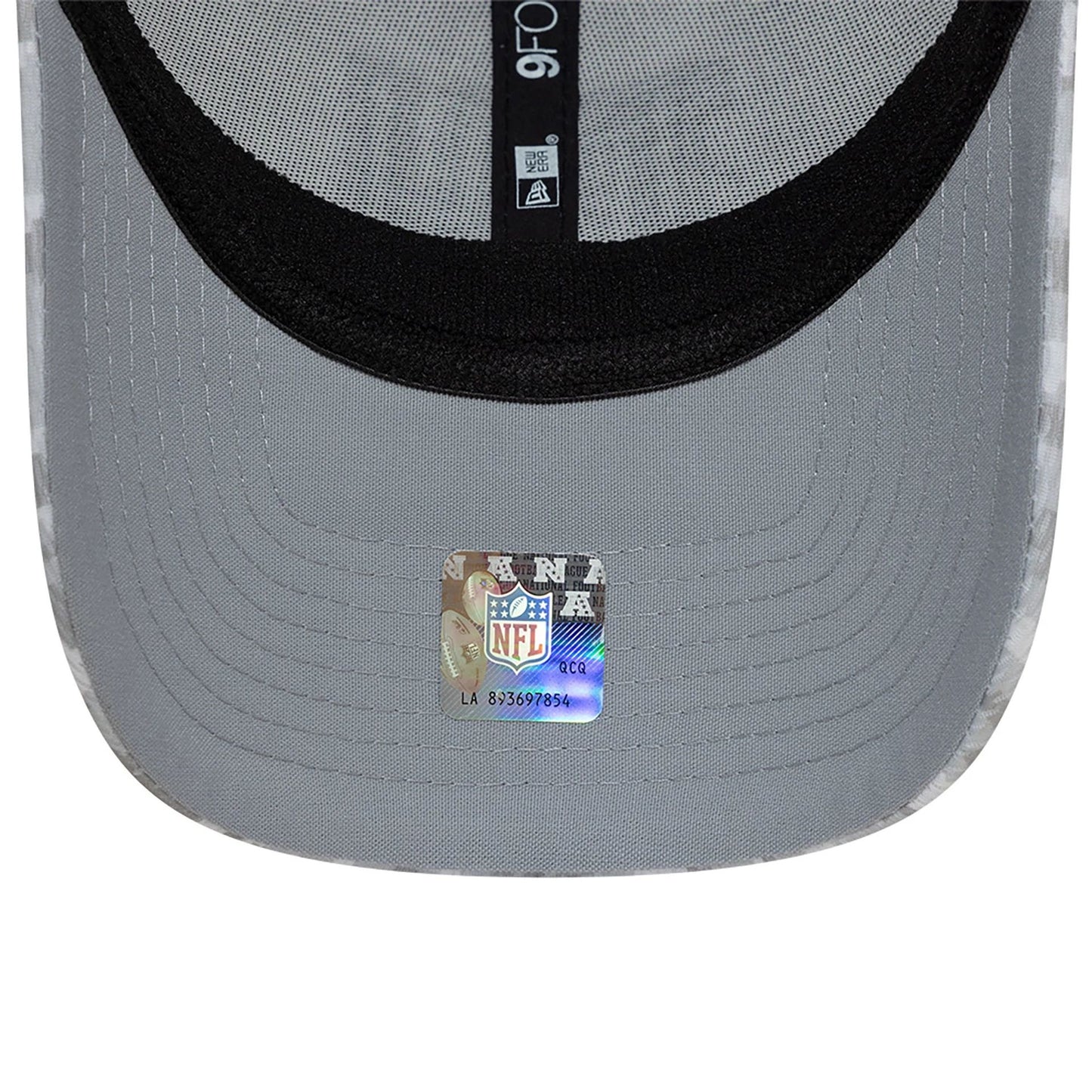 This is a New York Giants NFL Salute To Service 2024 White 9FORTY Stretch Snap Adjustable Cap 2