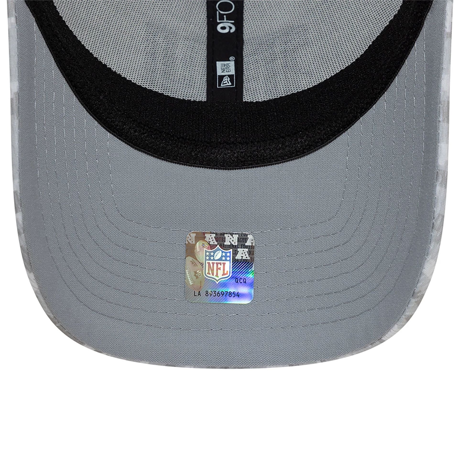 This is a New York Giants NFL Salute To Service 2024 White 9FORTY Stretch Snap Adjustable Cap 2