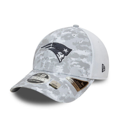 This is a New England Patriots NFL Salute To Service 2024 White 9FORTY Stretch Snap Adjustable Cap 4