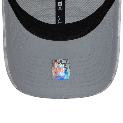 This is a LA Chargers NFL Salute To Service 2024 White 9FORTY Stretch Snap Adjustable Cap 2