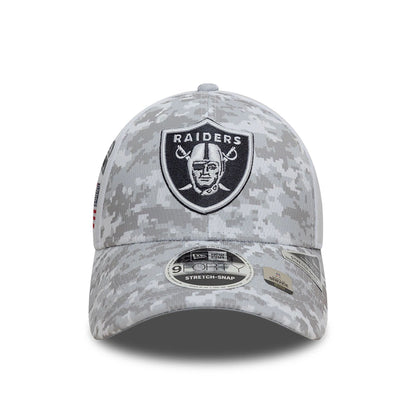 This is a Las Vegas Raiders NFL Salute To Service 2024 White 9FORTY Stretch Snap Adjustable Cap 3