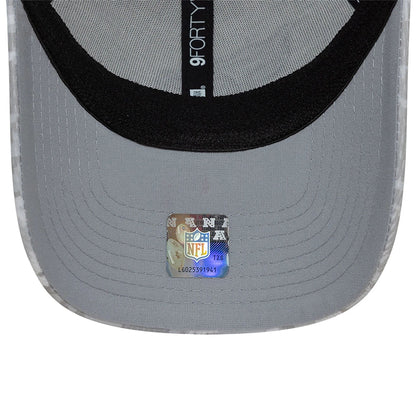 This is a Tennessee Titans NFL Salute To Service 2024 White 9FORTY Stretch Snap Adjustable Cap 2