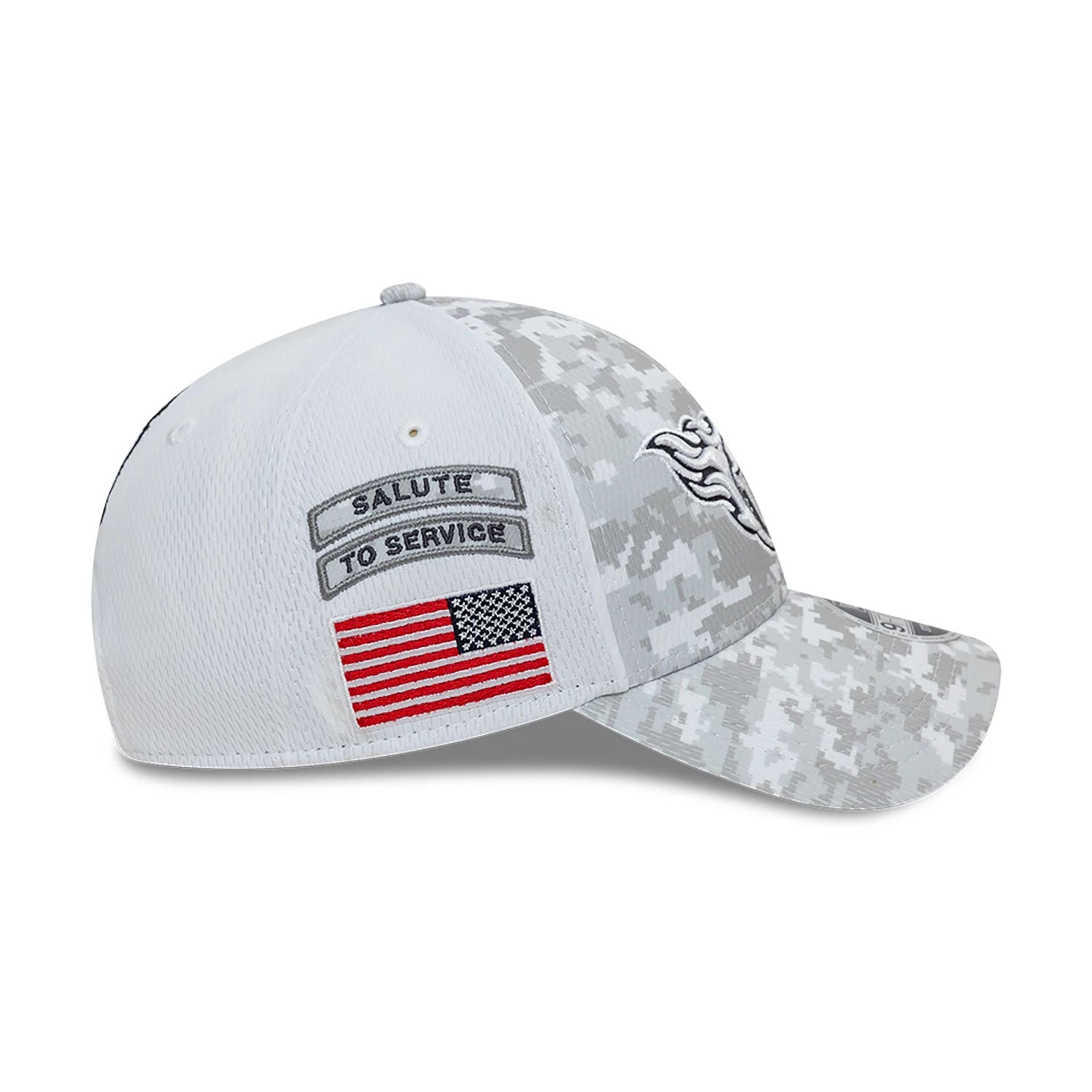 This is a Tennessee Titans NFL Salute To Service 2024 White 9FORTY Stretch Snap Adjustable Cap 6