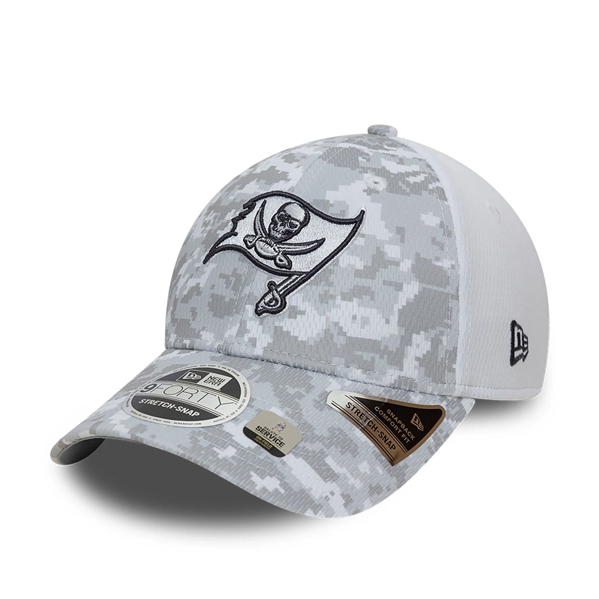 This is a Tampa Bay Buccaneers NFL Salute To Service 2024 White 9FORTY Stretch Snap Adjustable Cap 4