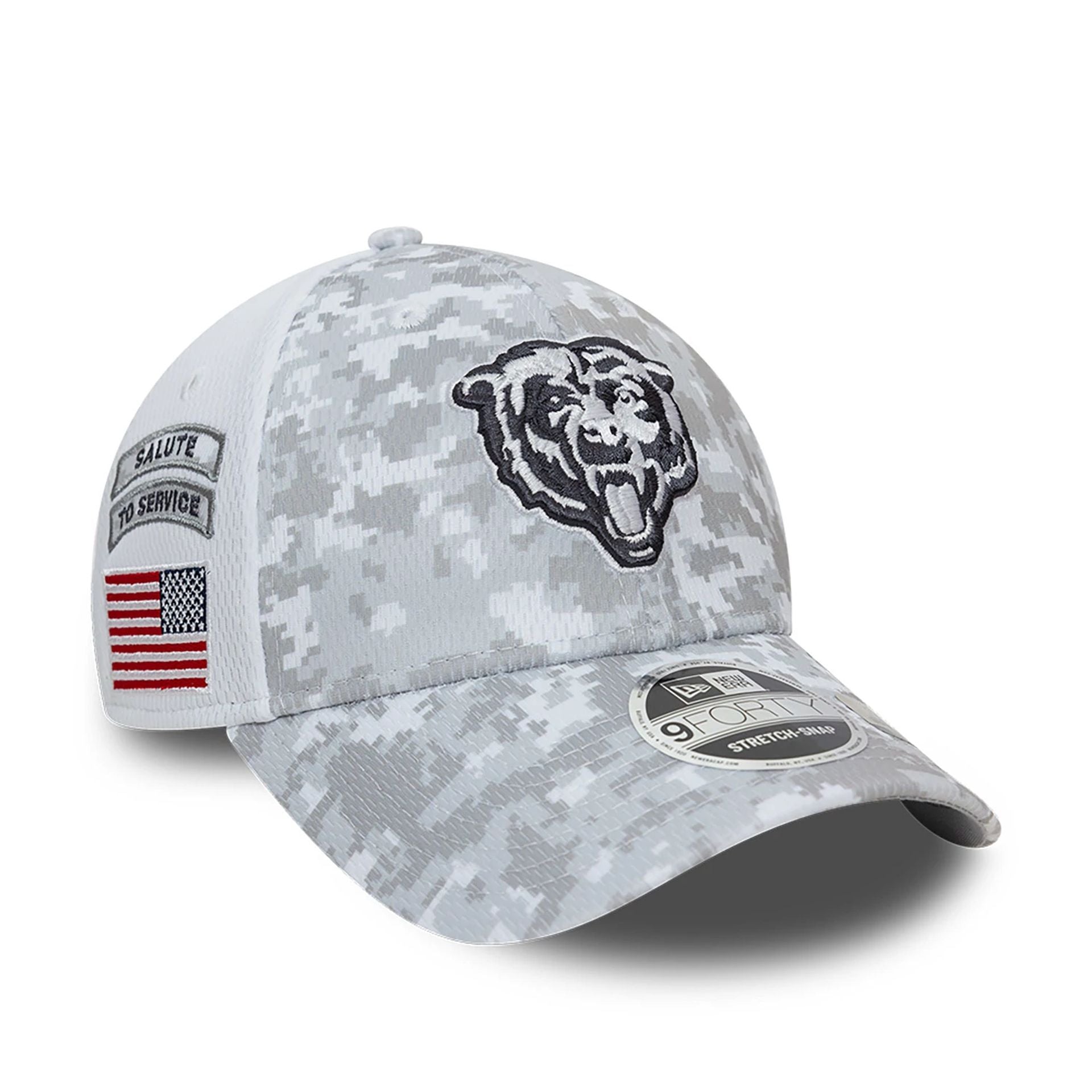 This is a Chicago Bears NFL Salute To Service 2024 White 9FORTY Stretch Snap Adjustable Cap 1