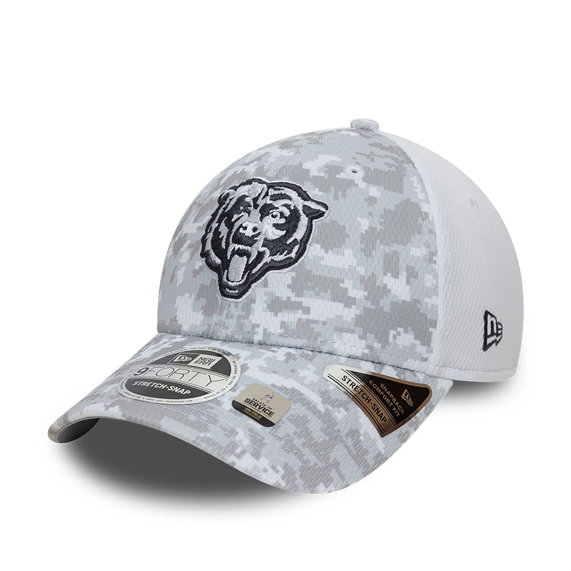 This is a Chicago Bears NFL Salute To Service 2024 White 9FORTY Stretch Snap Adjustable Cap 4