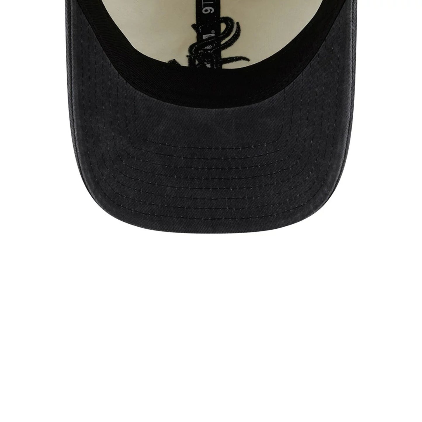 This is a Chicago White Sox Classic Sidescript White 9TWENTY Adjustable Cap 4