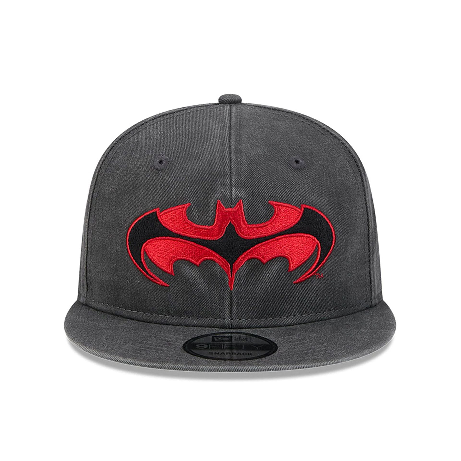 This is a Batman And Robin Black 9FIFTY Snapback Adjustable Cap 2