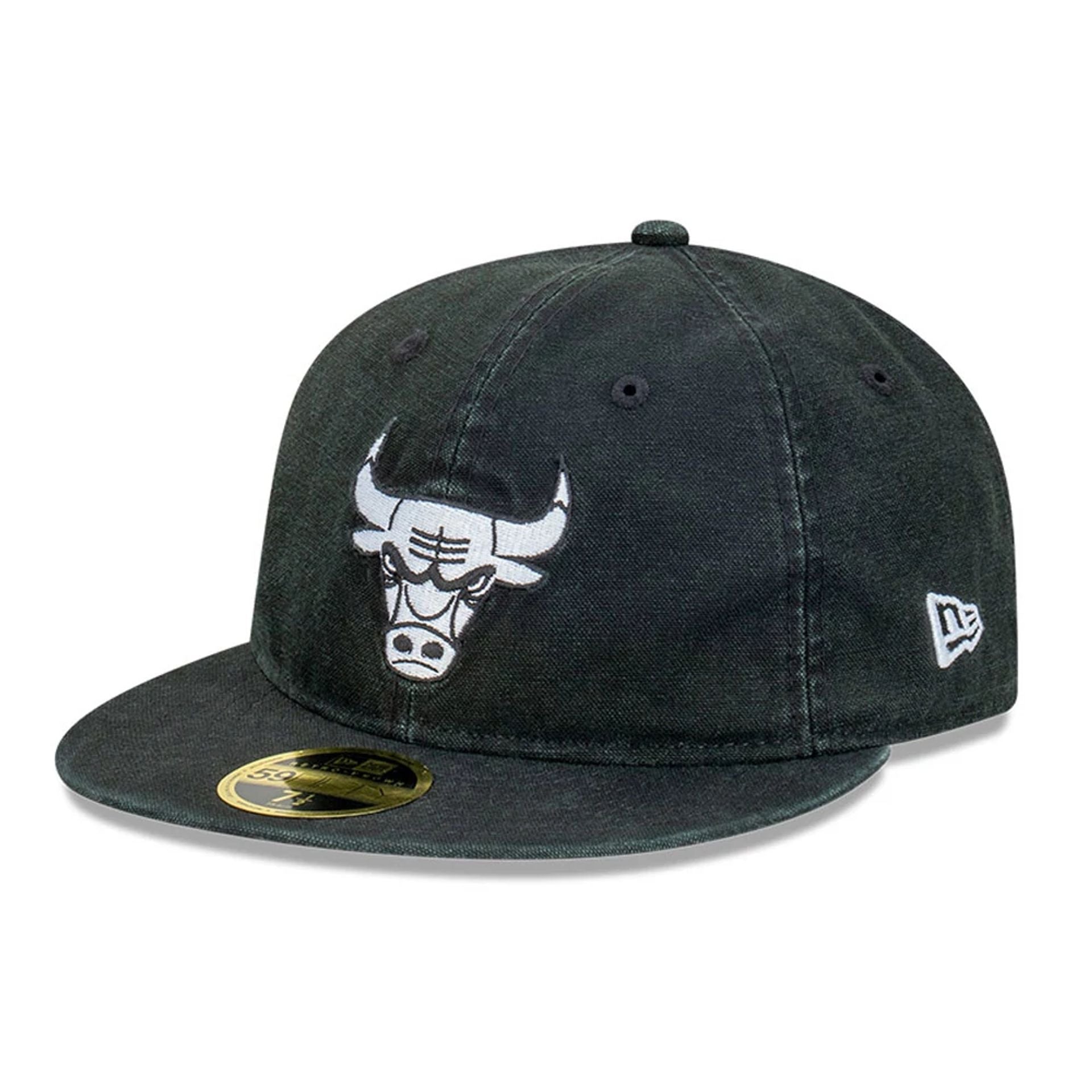 This is a Chicago Bulls Snow Washed Canvas Black Retro Crown 59FIFTY Fitted Cap 1