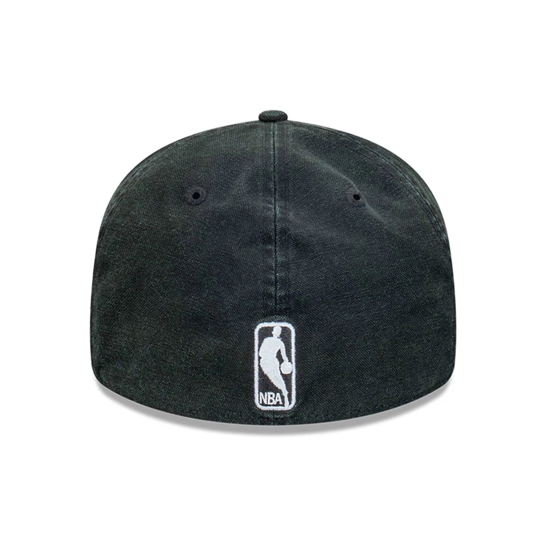 This is a Chicago Bulls Snow Washed Canvas Black Retro Crown 59FIFTY Fitted Cap 5