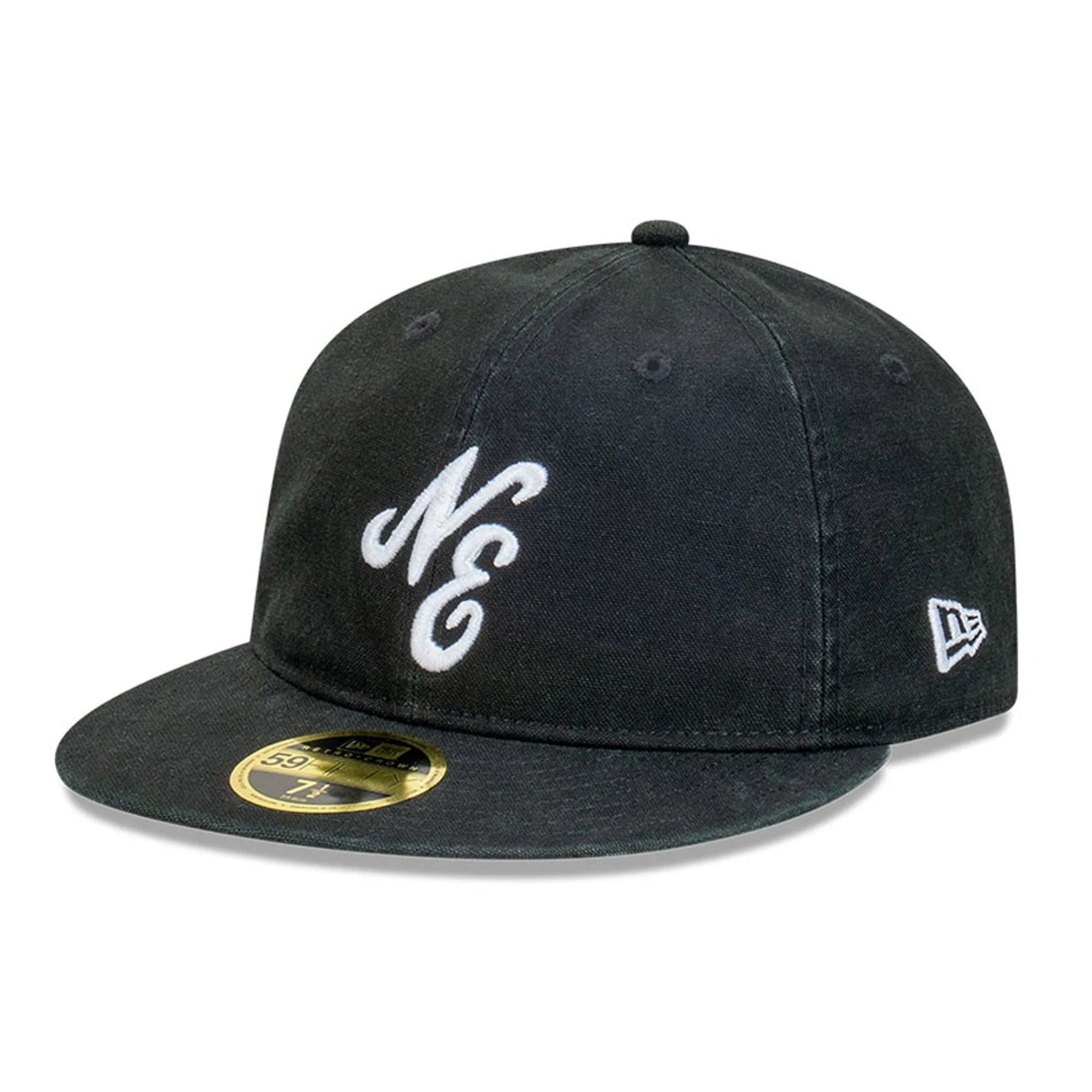 This is a New Era Snow Washed Canvas Black Retro Crown 59FIFTY Fitted Cap 1