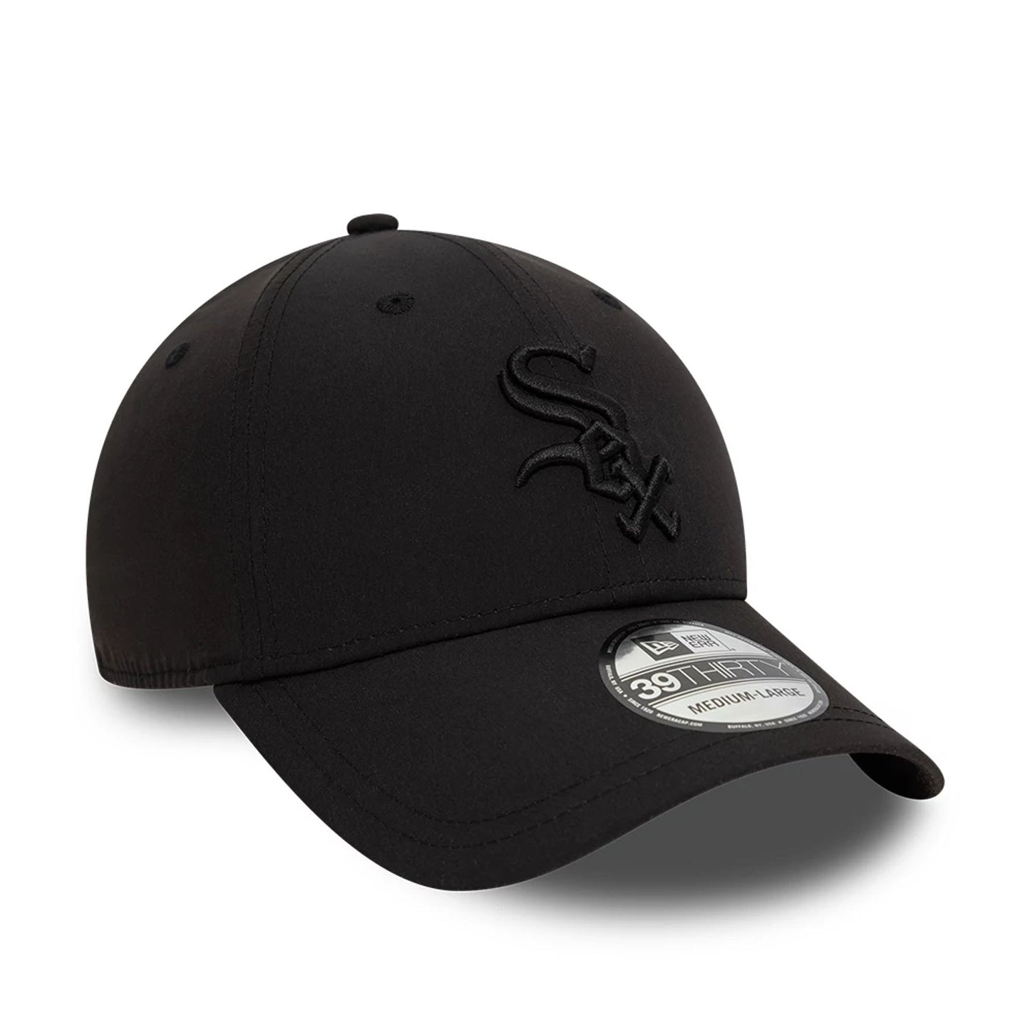 This is a Chicago White Sox Tech Nylon Black 39THIRTY Stretch Fit Cap 1