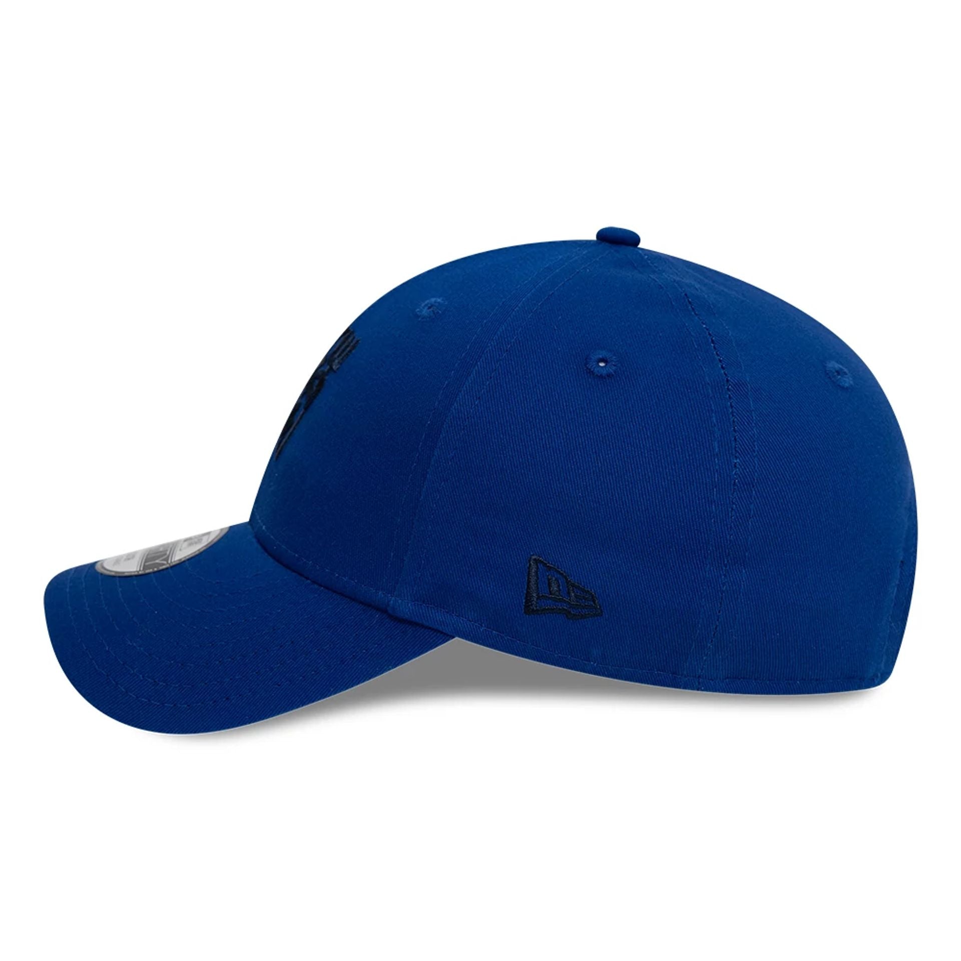 This is a Manchester United FC Youth Blue 9FORTY Adjustable Cap 6