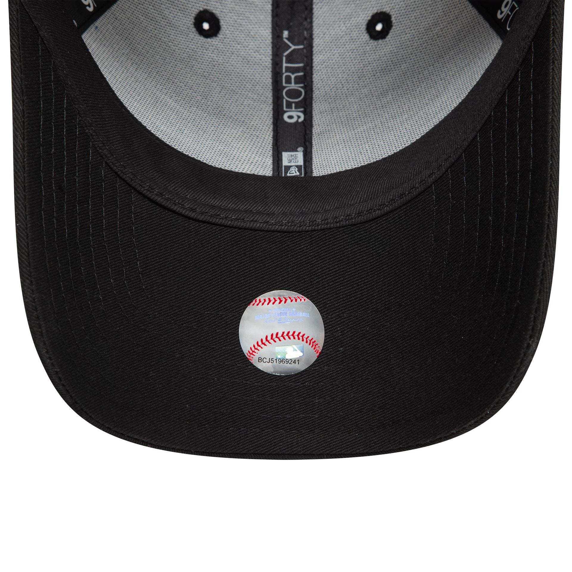 This is a New York Yankees League Essential Black 9FORTY Adjustable Cap 5