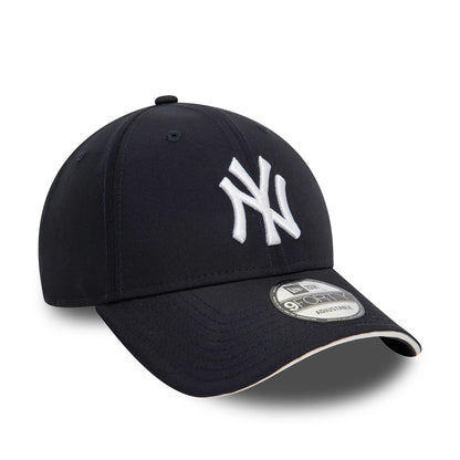 This is a New York Yankees Microfibre Navy 9FORTY Adjustable Cap 3