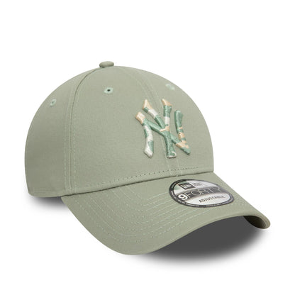 This is a New York Yankees Camo Infill Pastel Green 9FORTY Adjustable Cap 2