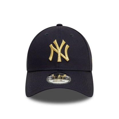 This is a New York Yankees Metallic Navy 9FORTY Adjustable Cap 2