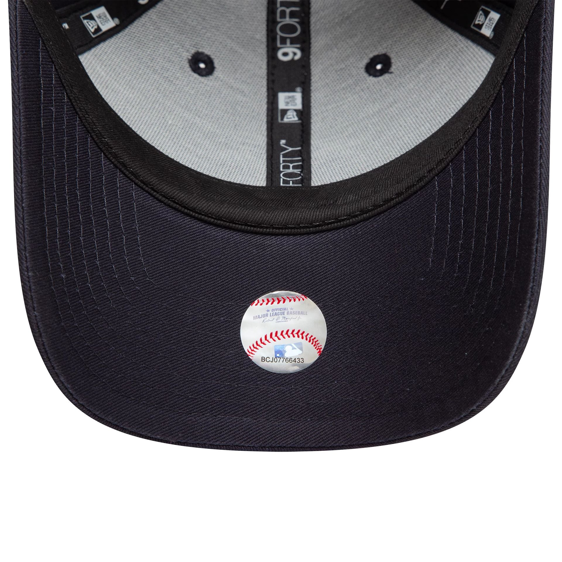 This is a New York Yankees Side Patch Navy 9FORTY Adjustable Cap 6