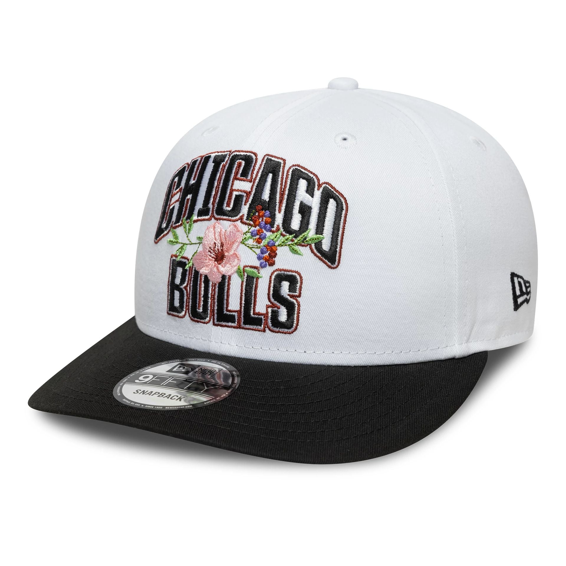 This is a Chicago Bulls NBA Wordmark White 9FIFTY Snapback Adjustable Cap 3