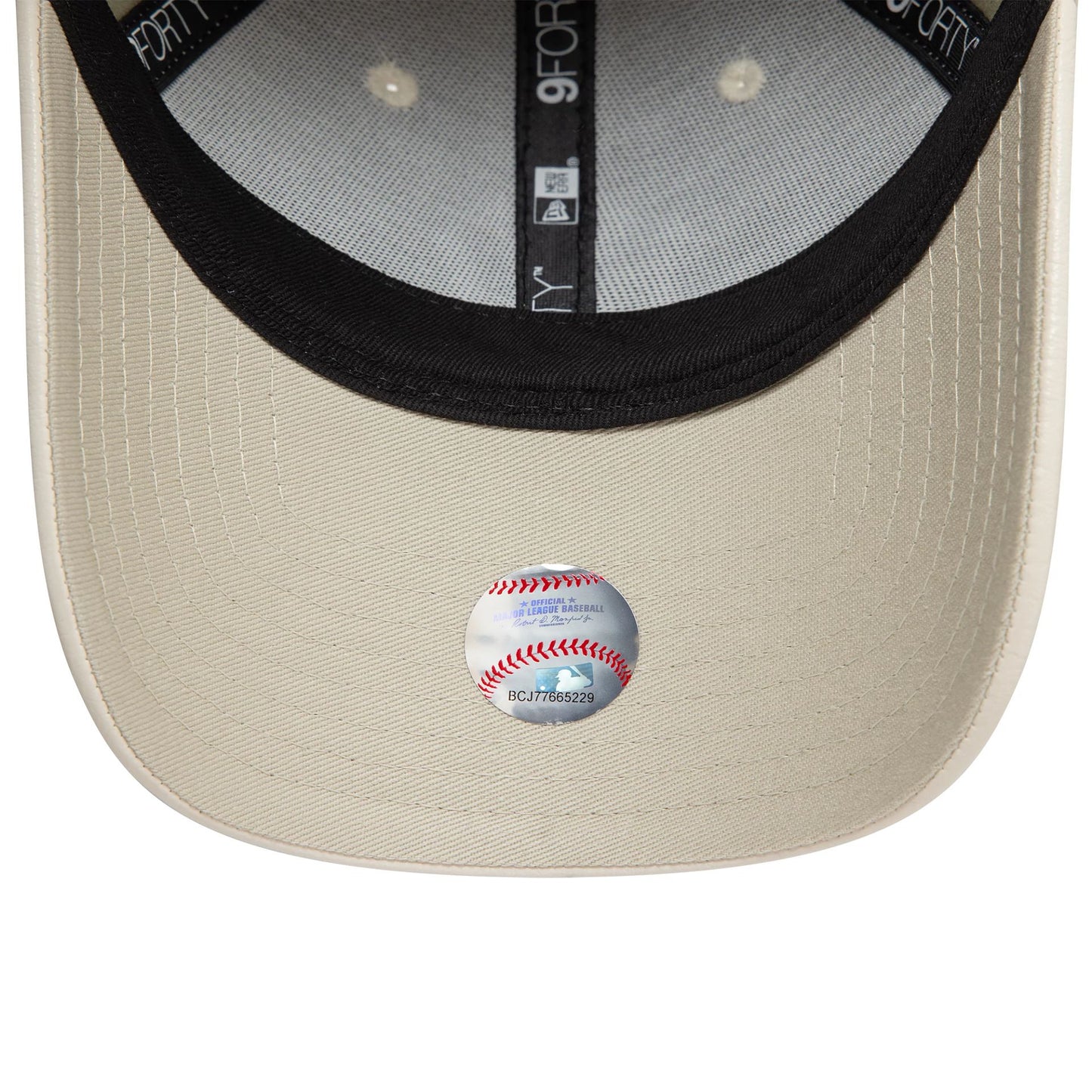 This is a New York Yankees Womens PU Cream 9FORTY Adjustable Cap 5