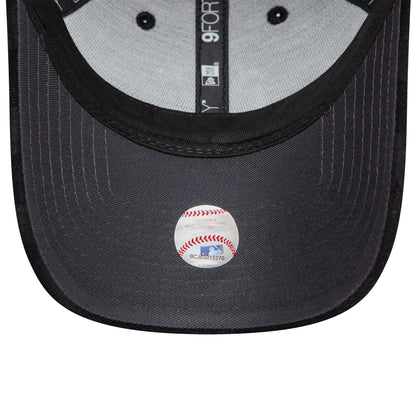 This is a New York Yankees Tonal Check Black 9FORTY Adjustable Cap 5