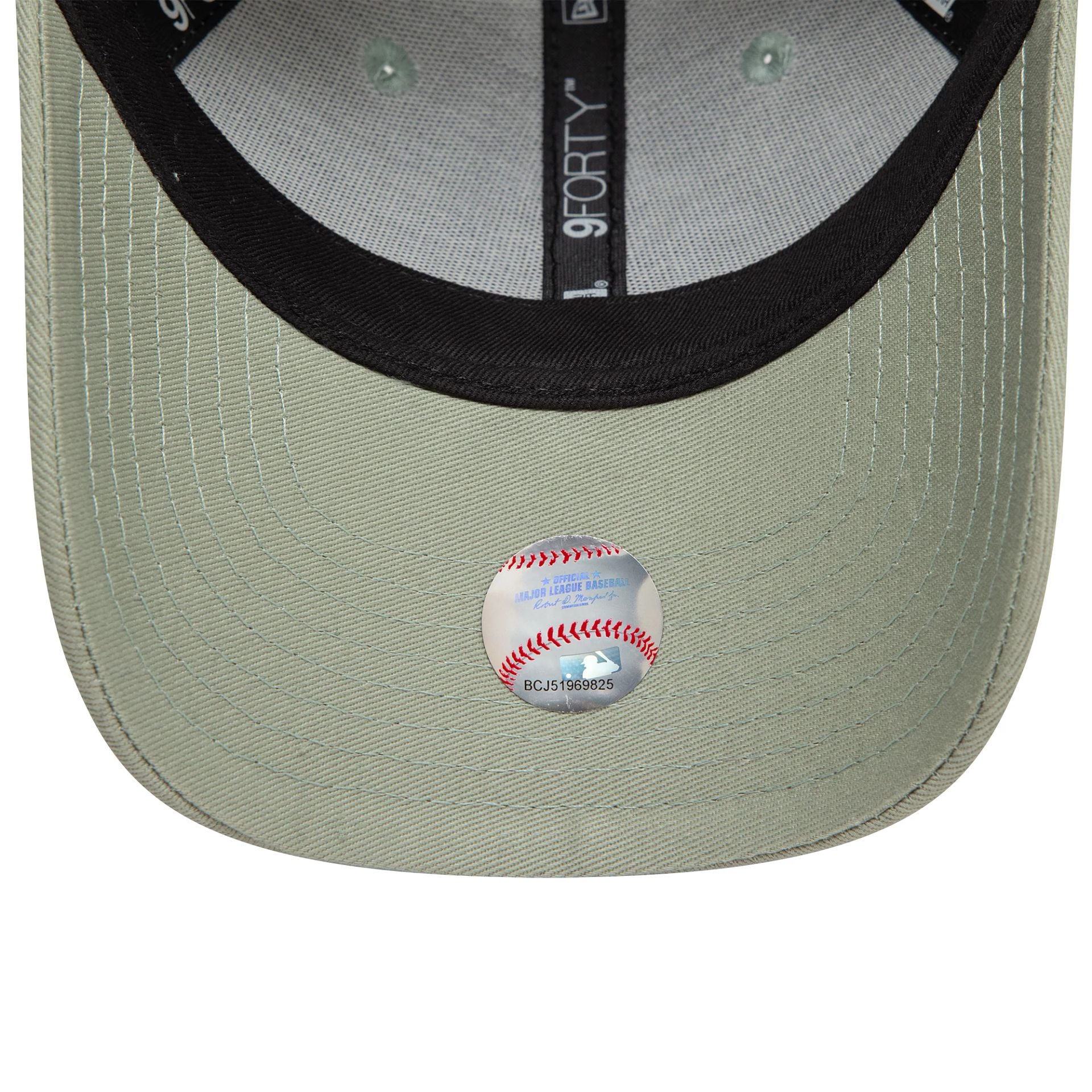 This is a New York Yankees Child League Essential Pastel Green 9FORTY Adjustable Cap 5