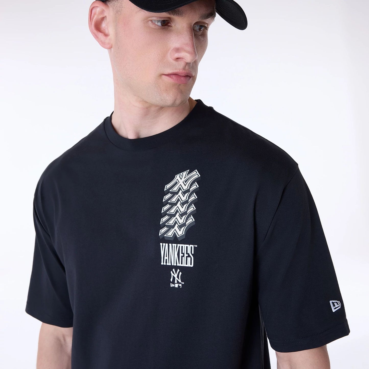 The Male model is wearing New York Yankees MLB Wordmark Black Oversized T-Shirt 3