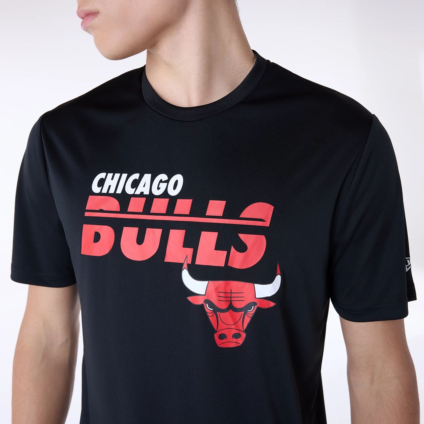 The Male model is wearing Chicago Bulls NBA Essentials Black T-Shirt 3