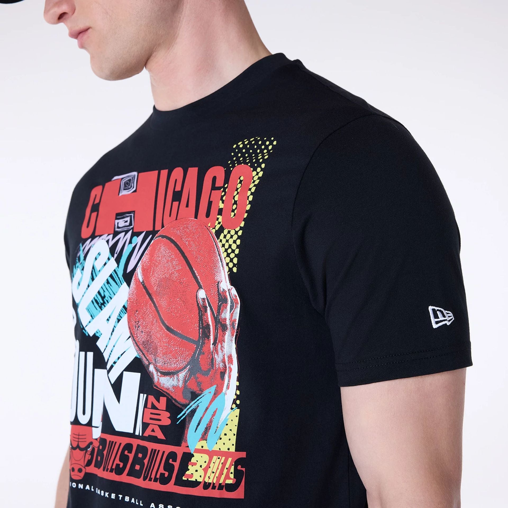 The Male model is wearing Chicago Bulls Basketball Graphic Black T-Shirt 6