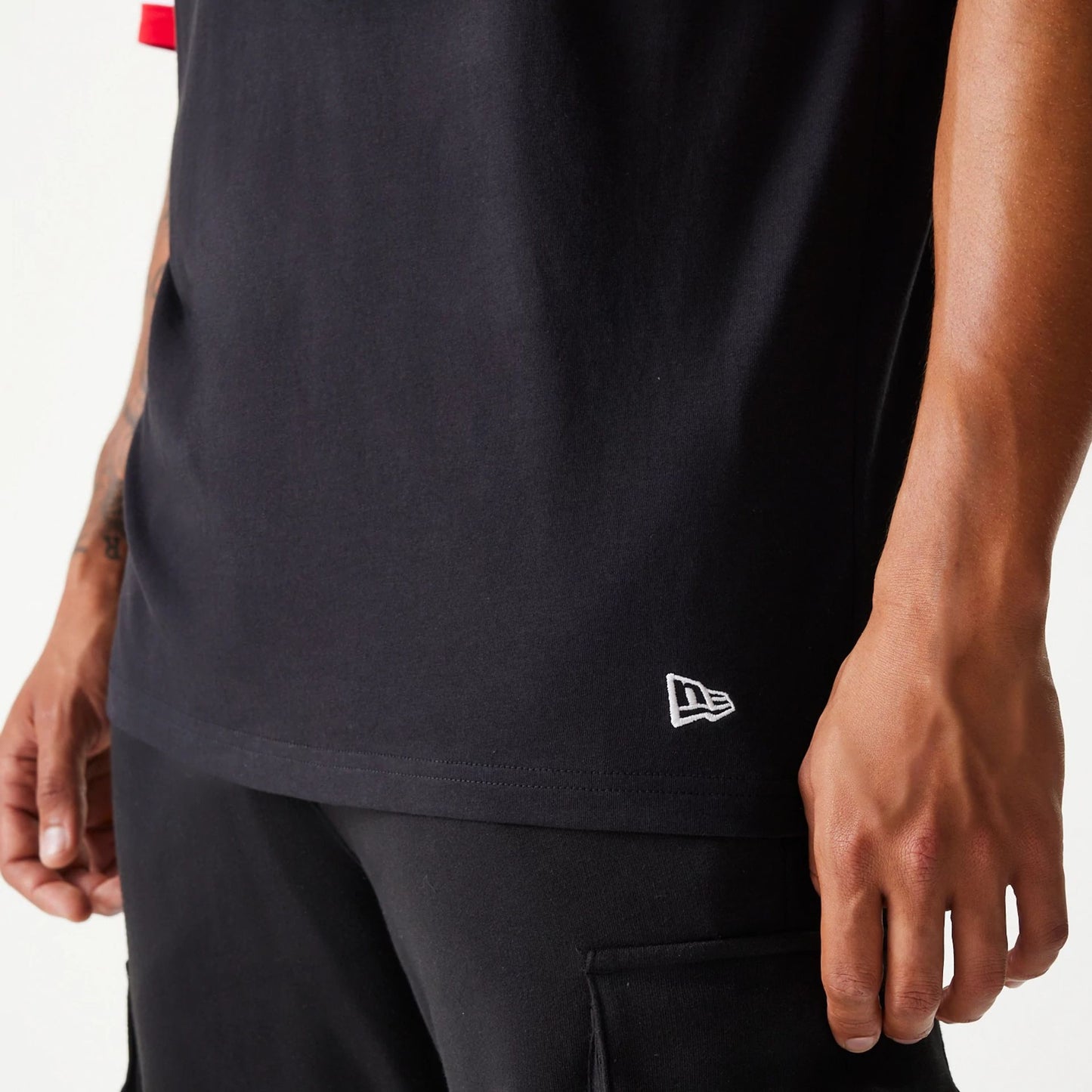 The Male model is wearing Chicago Bulls NBA Panel Black Oversized T-Shirt 5