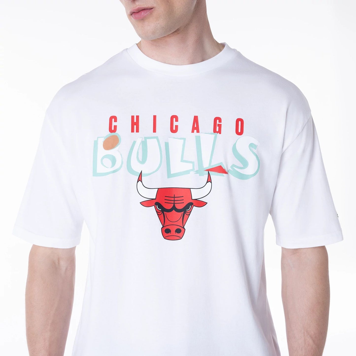 The Male model is wearing Chicago Bulls NBA Graphic White Oversized T-Shirt 6