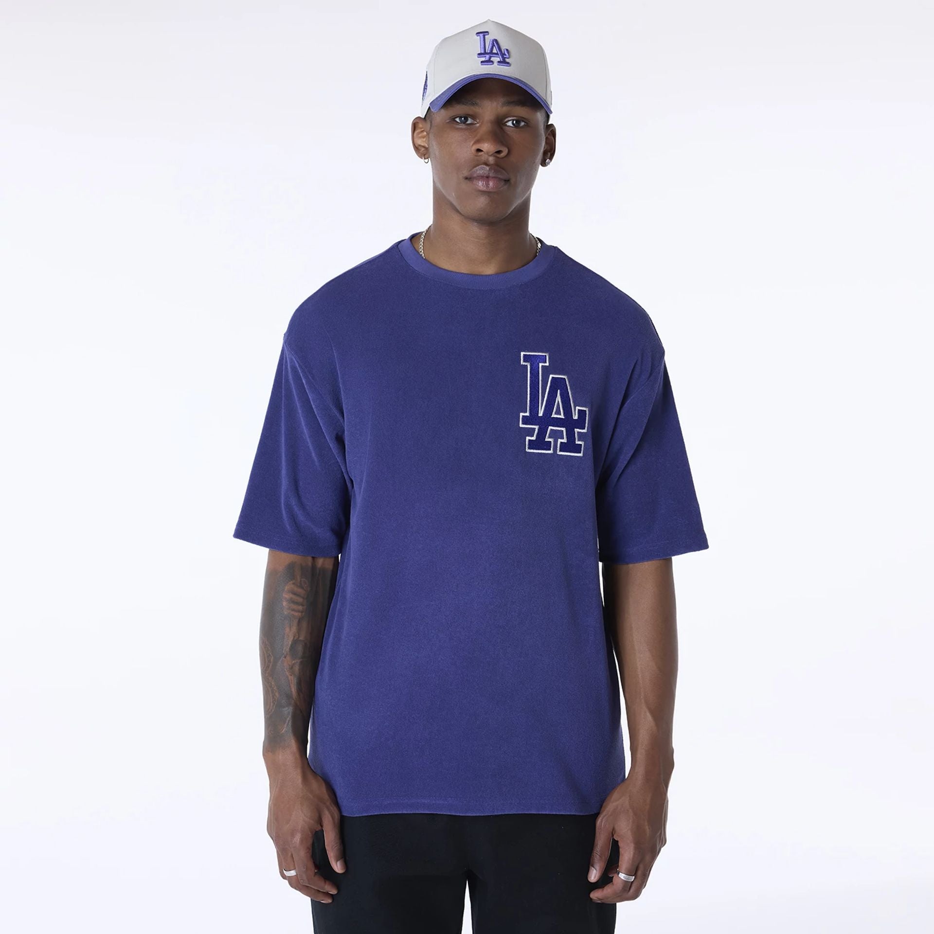 The Male model is wearing LA Dodgers MLB Towelling Dark Blue Oversized T-Shirt 1