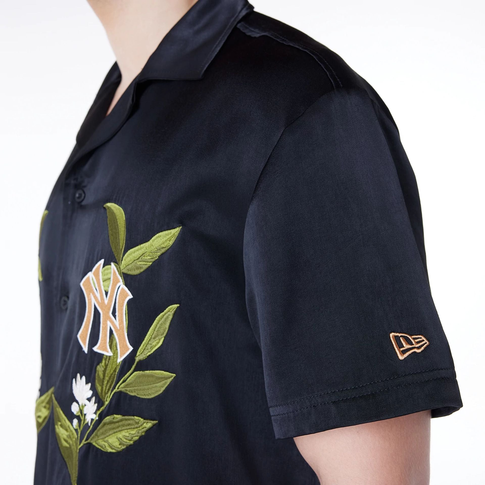 The Male model is wearing New York Yankees Floral Revere Black Short Sleeve Shirt 6