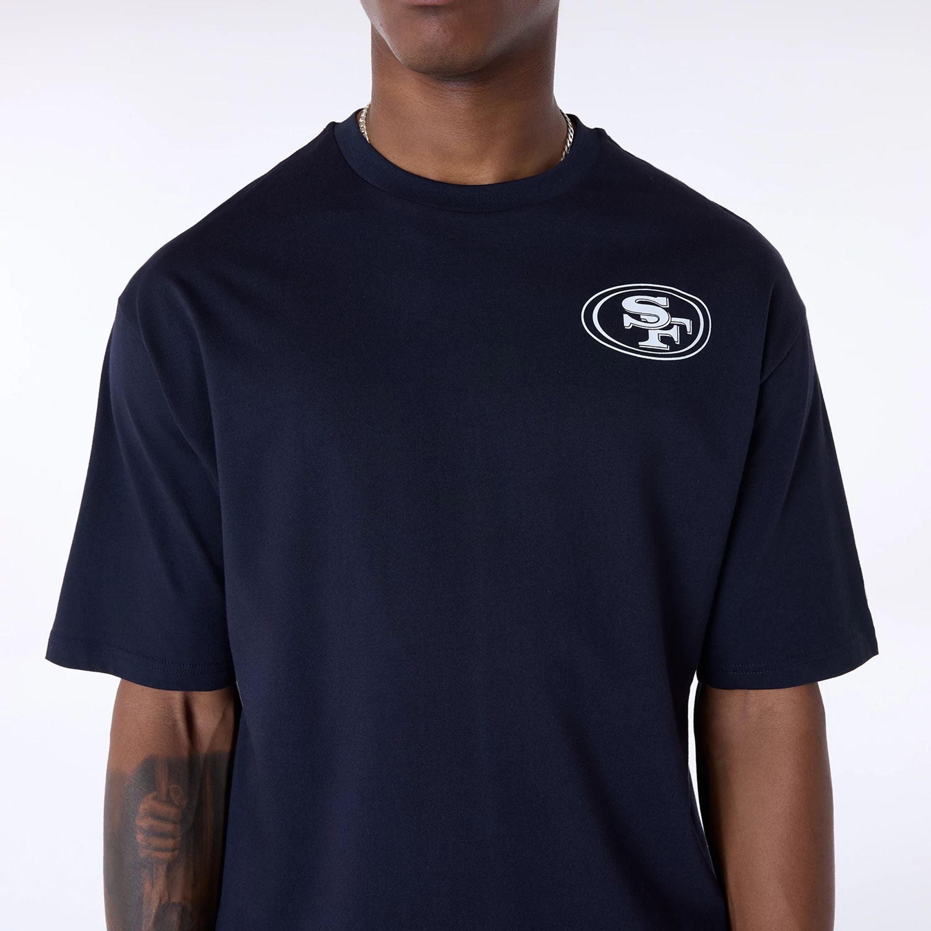 The Male model is wearing San Francisco 49Ers Super Bowl Graphic Navy Oversized T-Shirt 7