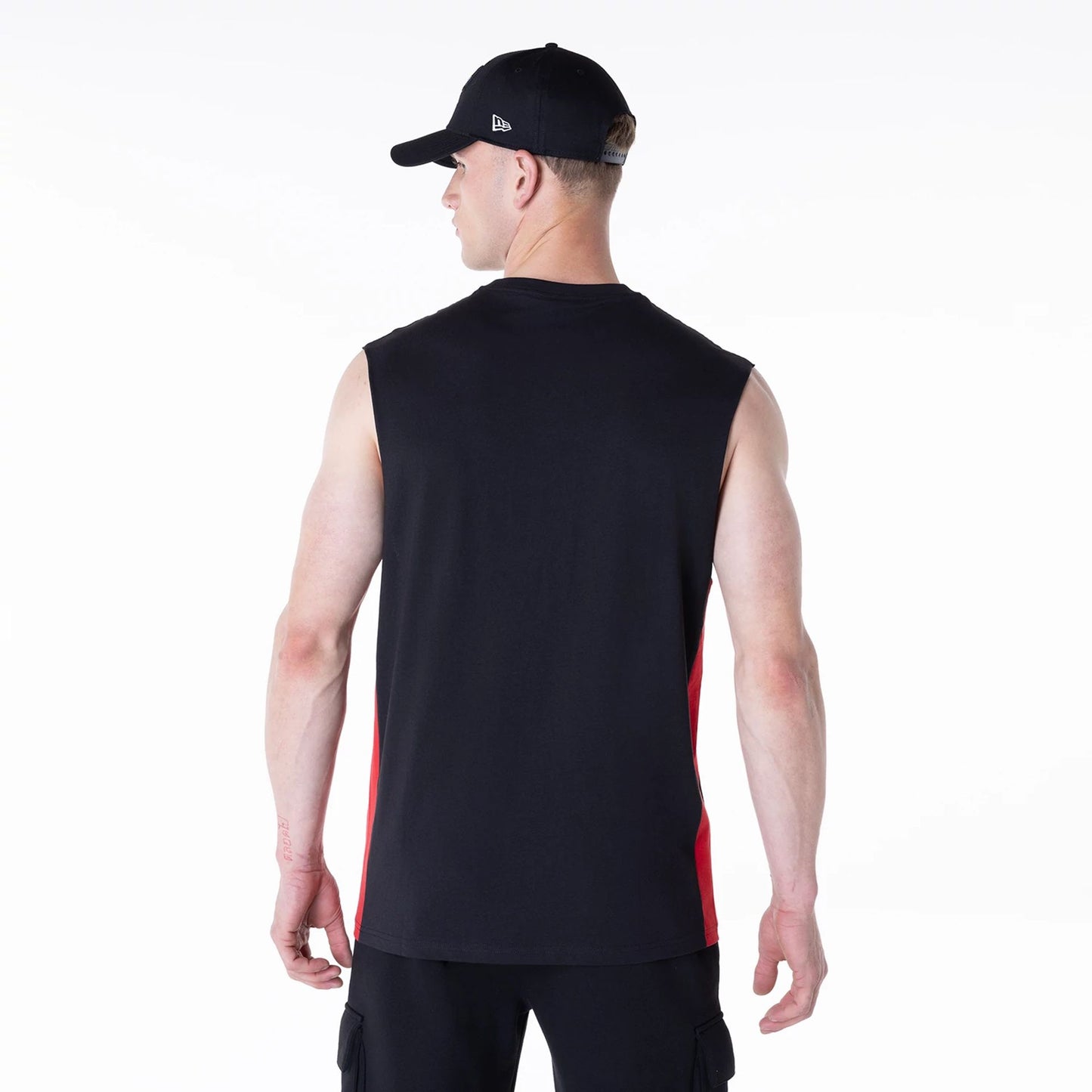 The Male model is wearing Chicago Bulls NBA Panel Black Vest 2