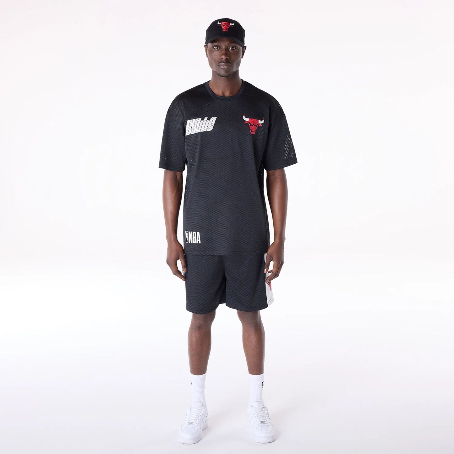 The Male model is wearing Chicago Bulls NBA Graphic Black Mesh T-Shirt 3