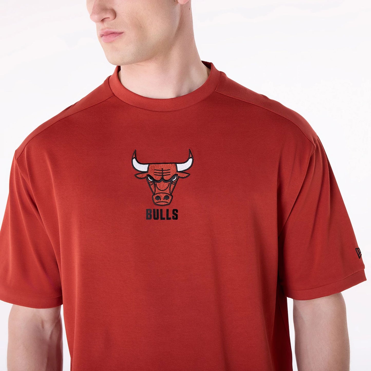 The Male model is wearing Chicago Bulls NBA Wordmark Red Oversized T-Shirt 5