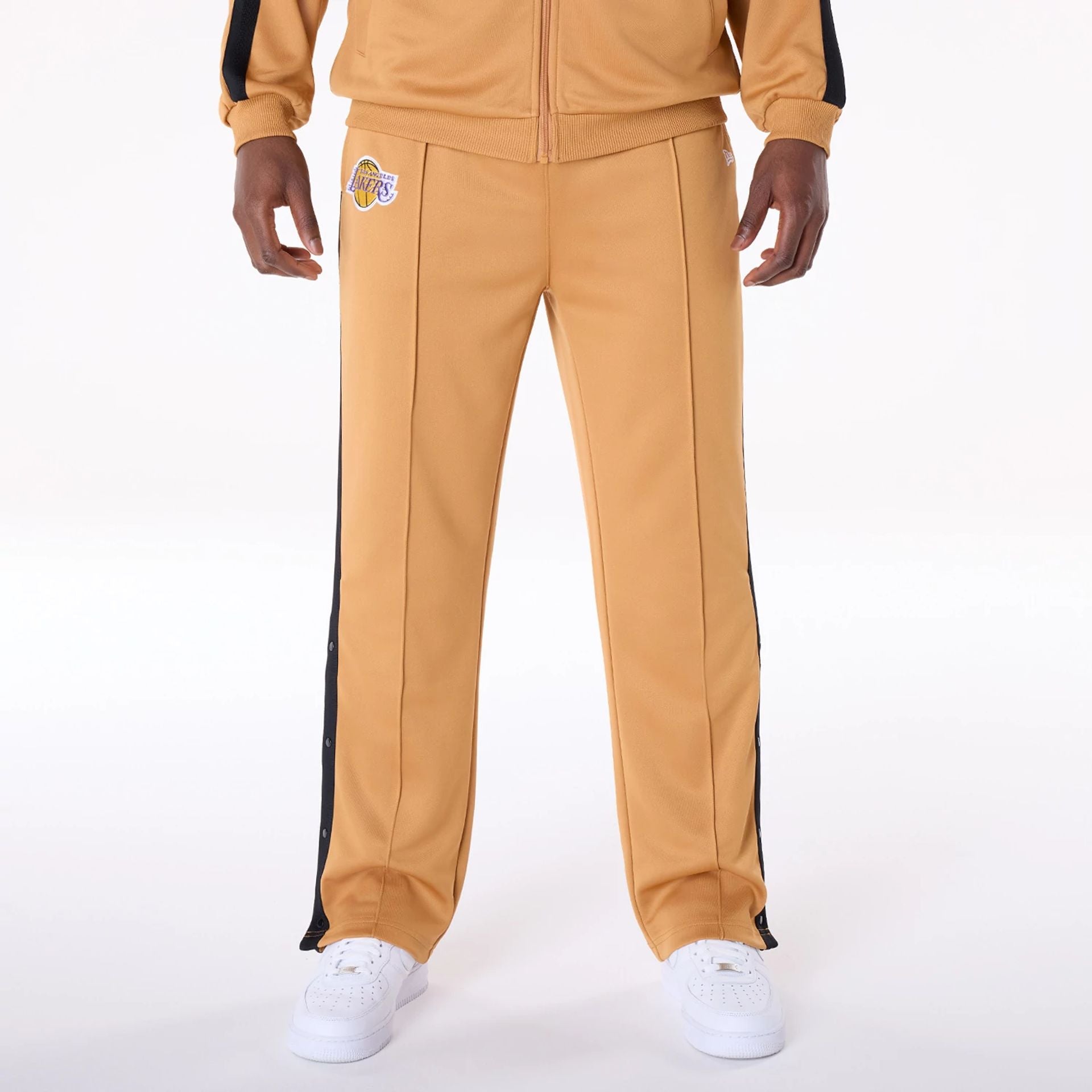 The Male model is wearing LA Lakers NBA Straight Dark Beige Joggers 1