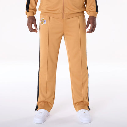 The Male model is wearing LA Lakers NBA Straight Dark Beige Joggers 1